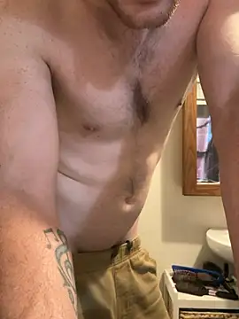 Aarondeweese27 live sex cam