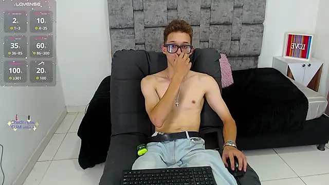 skinny_bigcock02 live sex cam