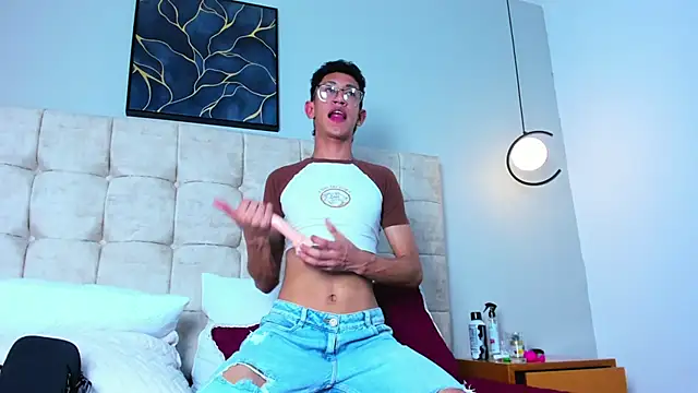 twink_royale18 live sex cam