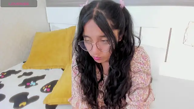 Emilyblussh's cam snapshot