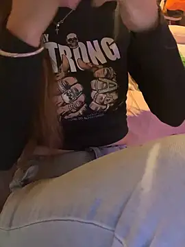 LaPetitechienne1's cam snapshot