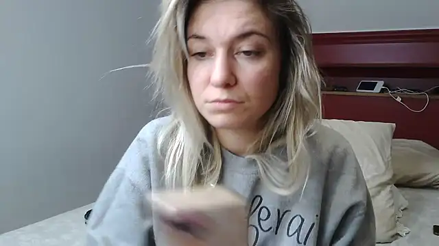 carlaaa's cam snapshot