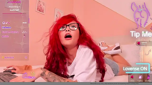 mae_lyra's cam snapshot