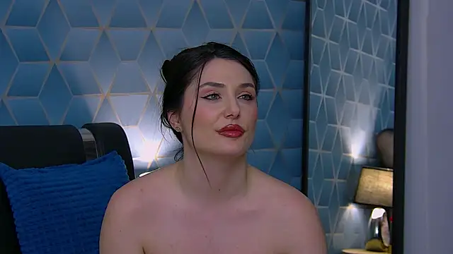 KassieWeins live sex cam