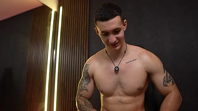 JacksonOlsenn live sex cam