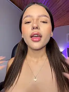 Sofia18_pinkk live sex cam