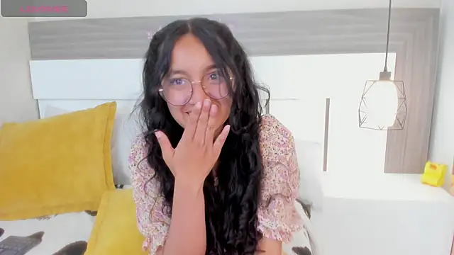 Emilyblussh's cam snapshot