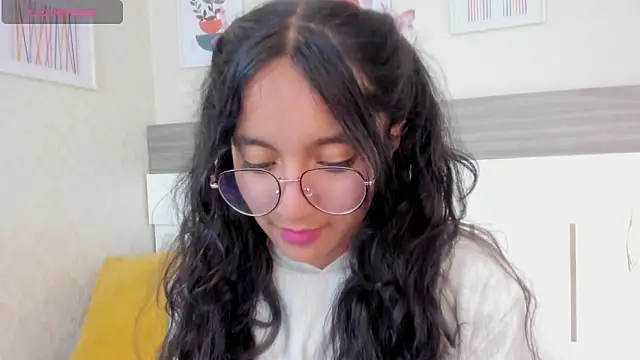 Emilyblussh's cam snapshot