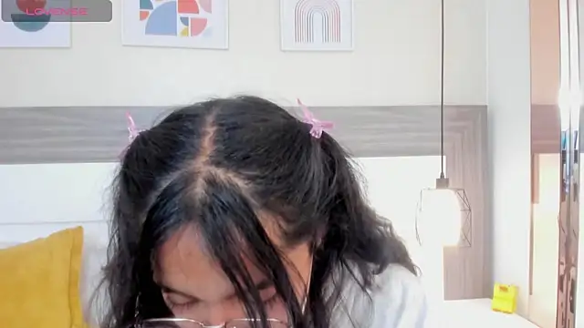 Emilyblussh's cam snapshot