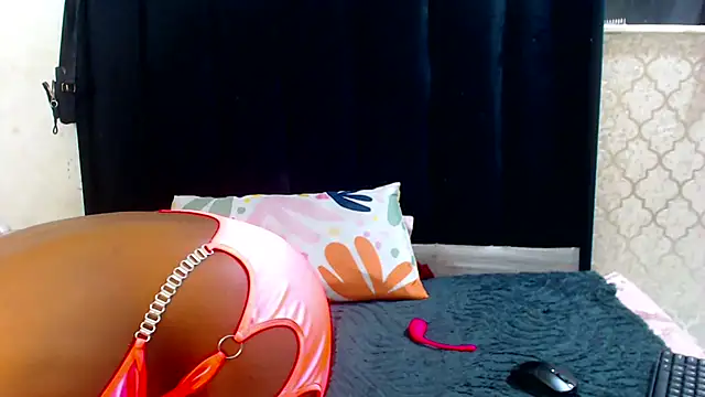 LonelyQueenxx25's cam snapshot