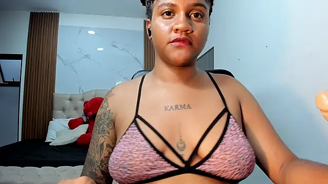 ZahraRose's cam snapshot