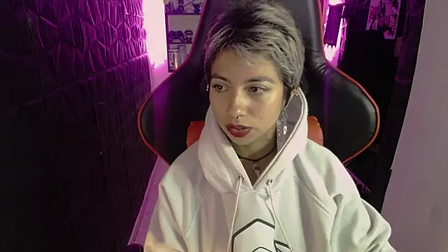 lunarichy22's cam snapshot