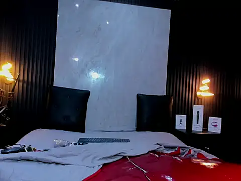 MiaWolton's cam snapshot