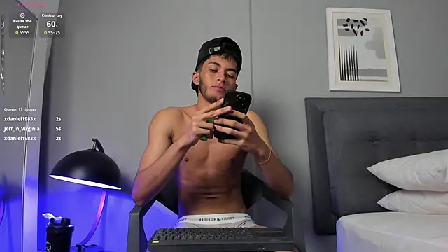 Tylerffoxx live sex cam