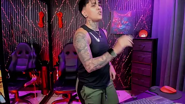 ZhoeStrong live sex cam