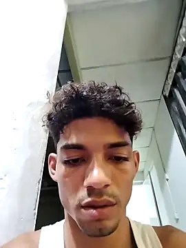 Brayanellatino's cam snapshot