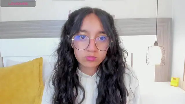 Emilyblussh's cam snapshot