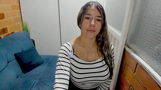 Penelope47 live sex cam