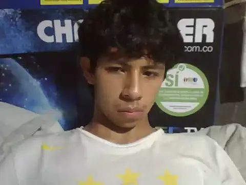 Carlos_Albert02's cam snapshot