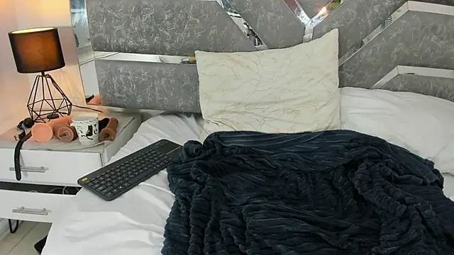 Slut_Milf_'s cam snapshot