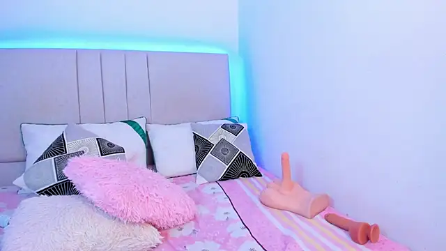 SusanSimpson16's cam snapshot