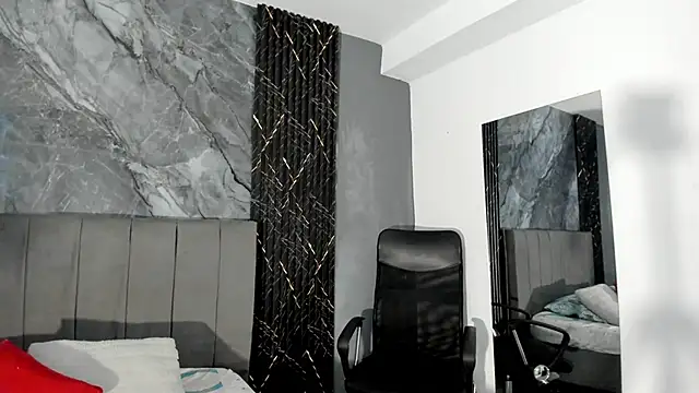 hot_summer_boy_'s cam snapshot