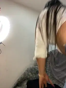 MiaJones21 live sex cam