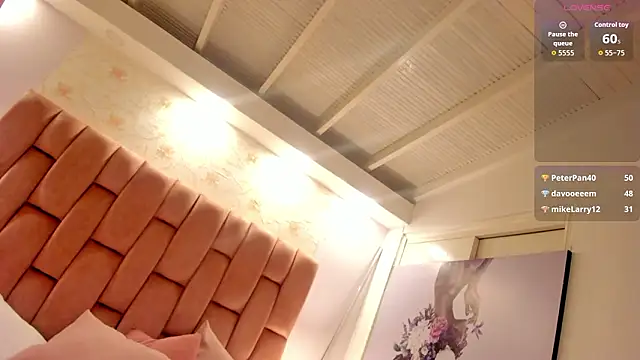 aishathornee's cam snapshot