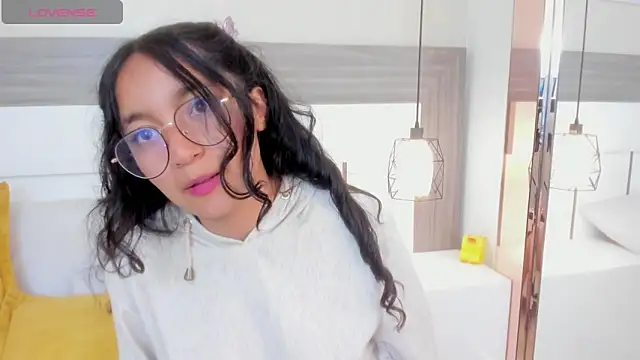 Emilyblussh's cam snapshot