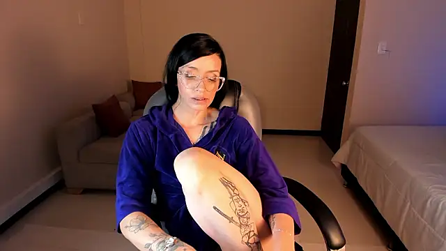 Kristen_Garner's cam snapshot