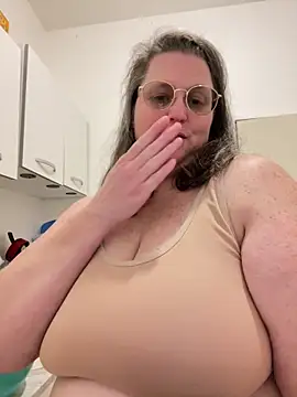 bea_french_curvy live sex cam