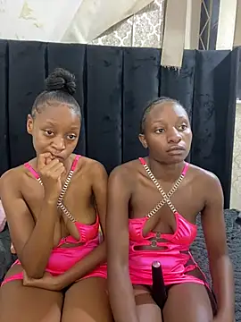 SexyPetitex25's cam snapshot