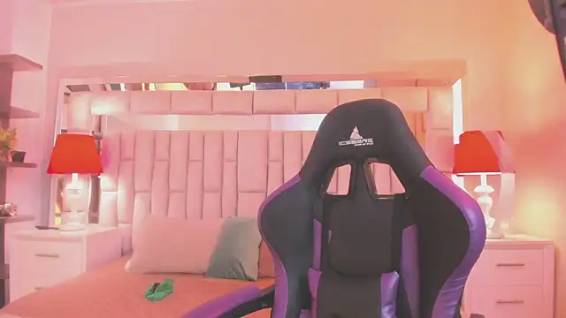 mariiahneedles live sex cam