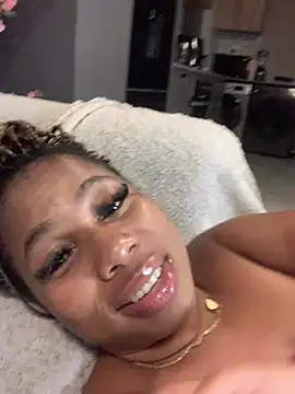 CurvyDesire1's cam snapshot