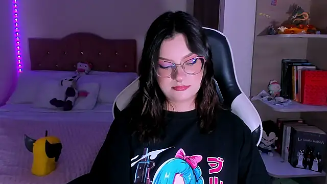 OphelianaRose33's cam snapshot