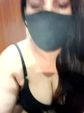 01Mona's cam snapshot