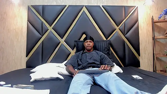 LuccianoDaytona live sex cam