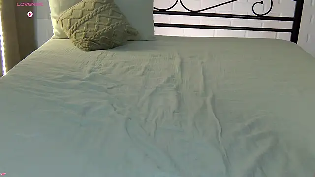 _RiverLov's cam snapshot