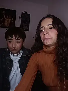 AlexxaAndRileyy's cam snapshot