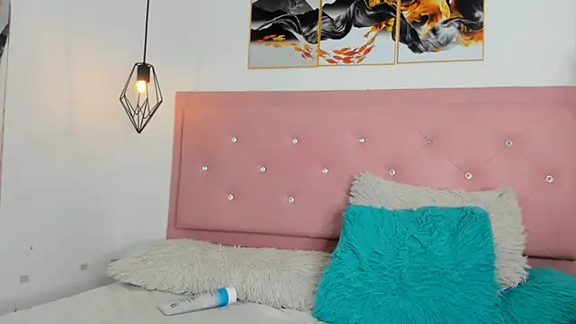 kiara__white1's cam snapshot