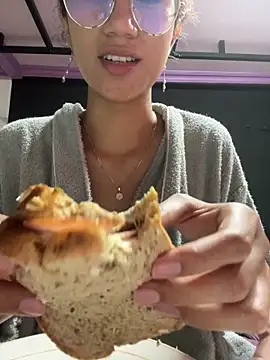 KaitlynLoveCam live sex cam