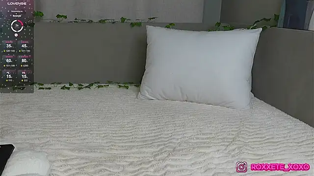 ShineRox live sex cam