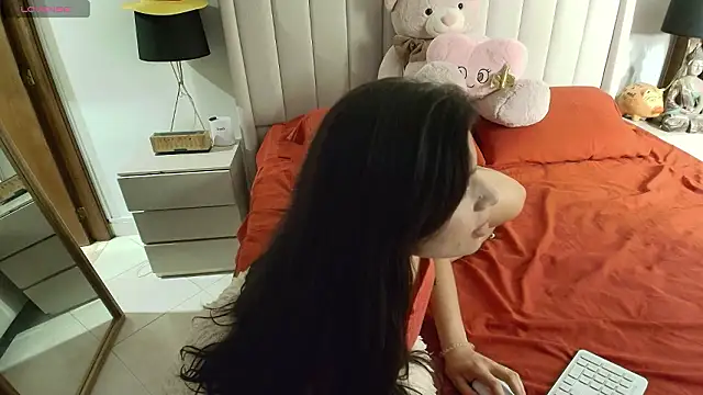 Soyhinata_ live sex cam