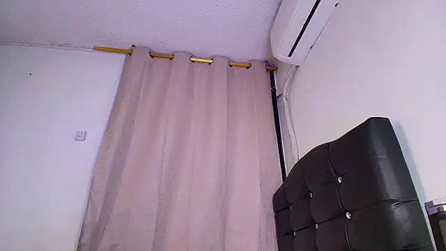 Mia_depp live sex cam