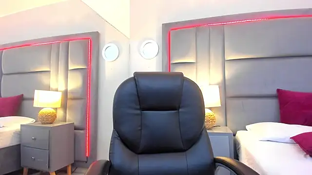 GabyMoreau's cam snapshot