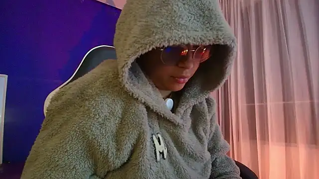 Emmapark_'s cam snapshot