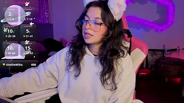 larah_uwu's cam snapshot