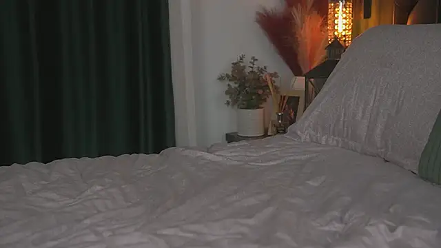 Alyonaqueen_'s cam snapshot