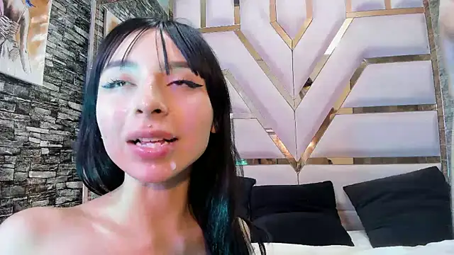 SaxxybunnyAndJayzzy live sex cam