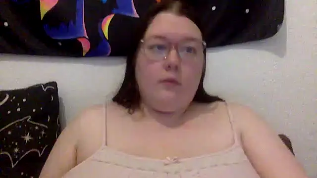 Sexycurvyemilyy live sex cam